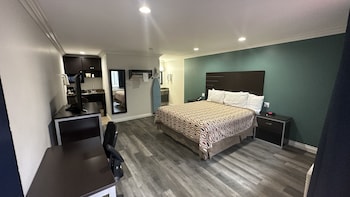Deluxe Room, 1 King Bed