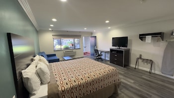 Deluxe Suite, 1 King Bed