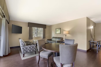 Suite, 1 King Bed, Balcony, Golf View (Living Room)
