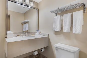 Standard Room, 1 Queen Bed, Non Smoking, Refrigerator