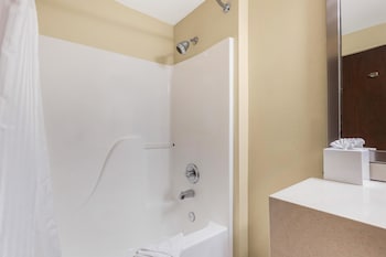 Standard Room, 1 Queen Bed, Non Smoking, Refrigerator