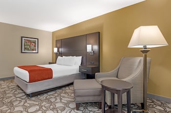 Standard Room, 1 Queen Bed, Refrigerator, Golf View