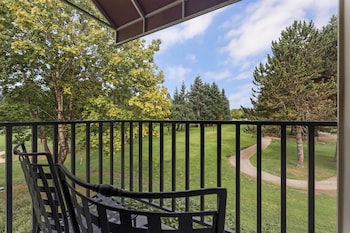 Standard Room, 2 Queen Beds, Balcony, Golf View