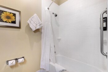 Standard Room, 2 Queen Beds, Refrigerator, Golf View