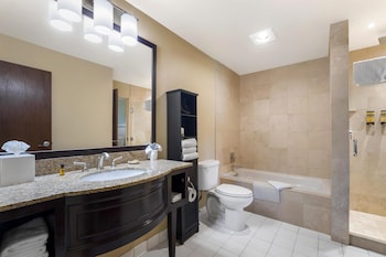 Suite, 1 King Bed, Refrigerator & Microwave, Golf View (Living Room)