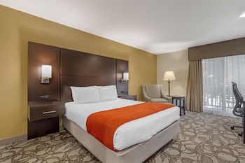 Standard Room, 1 Queen Bed, Refrigerator, Golf View