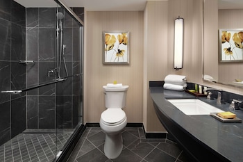 Junior Suite, 1 King Bed, Accessible (Roll-in Shower)