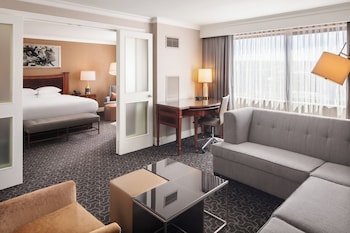 Junior Suite, 1 King Bed, Kitchen