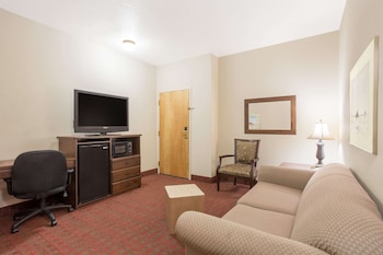 Suite, 1 King Bed, Non Smoking (One-Bedroom)