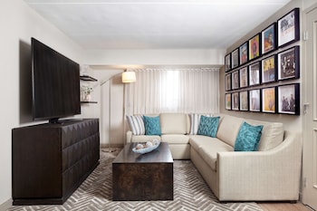 Suite, 1 King Bed (3 Room Music City Suite)