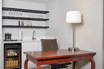 Suite, 1 King Bed (Gambler Suite)