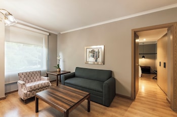 Junior Room, 1 Queen Bed