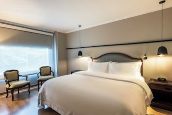 Junior Room, 1 Queen Bed