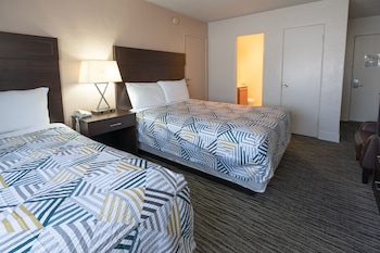 Standard Room, 2 Queen Beds, Non Smoking