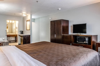 Suite, 1 King Bed, Non Smoking, Hot Tub