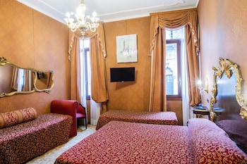 Classic Quadruple Room
