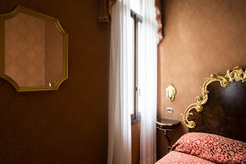 Luxury Double Room, Bathtub