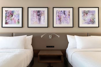 Room, 2 Queen Beds, Bathtub