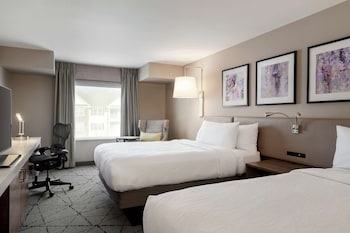 Room, 2 Queen Beds, Bathtub