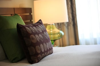 Room (Essential)