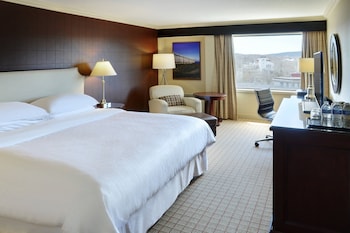 Room, 1 King Bed, Corner