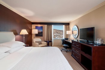 Room, 1 King Bed, Corner