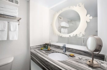 Room, 2 Queen Beds, Accessible (Hearing)