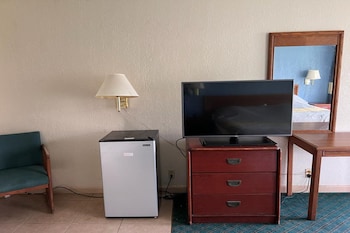 Room, 1 King Bed, Smoking, Jetted Tub