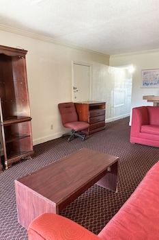 Room, 1 King Bed, Smoking, Kitchenette