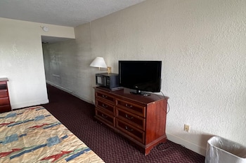 Room, 1 King Bed, Smoking, Jetted Tub