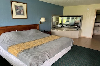 Room, 1 King Bed, Smoking, Jetted Tub