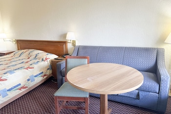 Room, 1 King Bed, Smoking