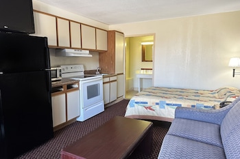 Room, 1 King Bed, Smoking