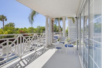 Suite, 1 King Bed, Non Smoking, Balcony (with Sofabed)