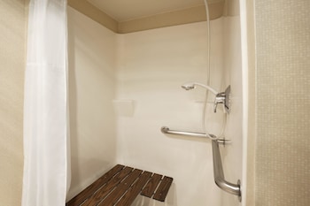 Room, 2 Queen Beds, Accessible, Non Smoking (Roll In Shower)