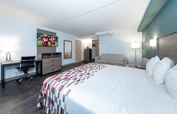 Suite, 1 King Bed (Smoke Free)