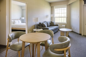 Suite, 1 Bedroom, Mountain View (1 Queen Bed)