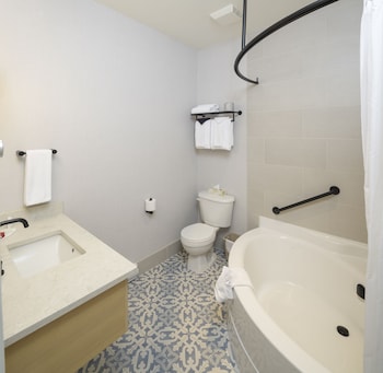 Room, 2 Queen Beds, Balcony (Upper Level)