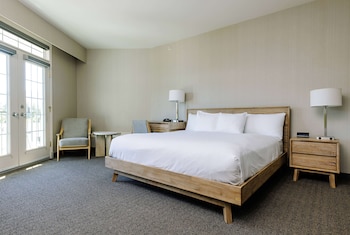 Efficiency, Room, 1 King Bed, Non Smoking