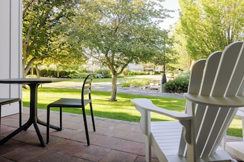 Room, 2 Queen Beds, Non Smoking, Courtyard View (Ground Level)