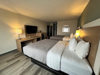 Room, 2 Queen Beds, Non Smoking (Upgrade)