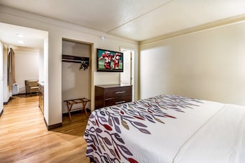 Suite, 1 King Bed, Non Smoking, Kitchenette
