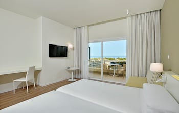 Sol Room Xtra Sea View