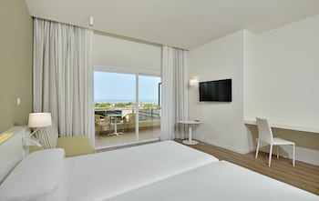 Sol Room Lateral Sea View