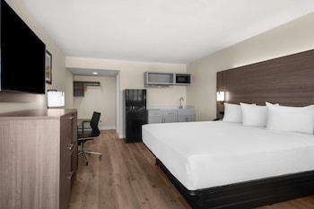 Room, 1 King Bed, Non Smoking, Kitchenette