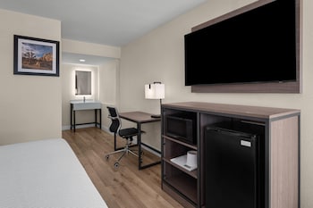 Room, 1 King Bed, Accessible, Non Smoking (Mobility, Bathtub w/Grab Bars)