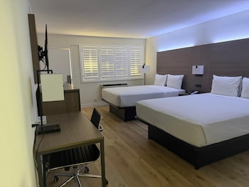 Room, 2 Queen Beds, Non Smoking, Kitchenette