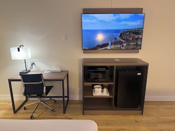 Room, 1 King Bed, Non Smoking, Kitchenette