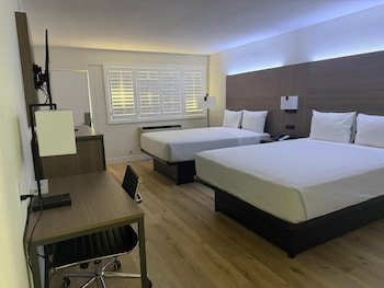 Room, 2 Queen Beds, Non Smoking, Kitchenette