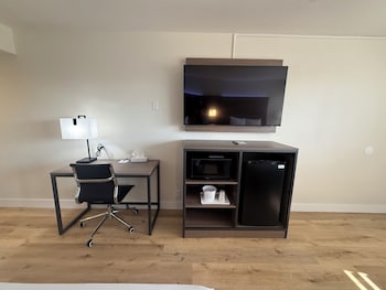 Room, 2 Queen Beds, Non Smoking, Kitchenette